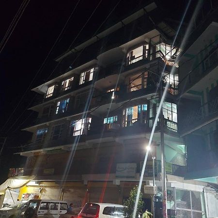 Готель Shimla Regency Екстер'єр фото